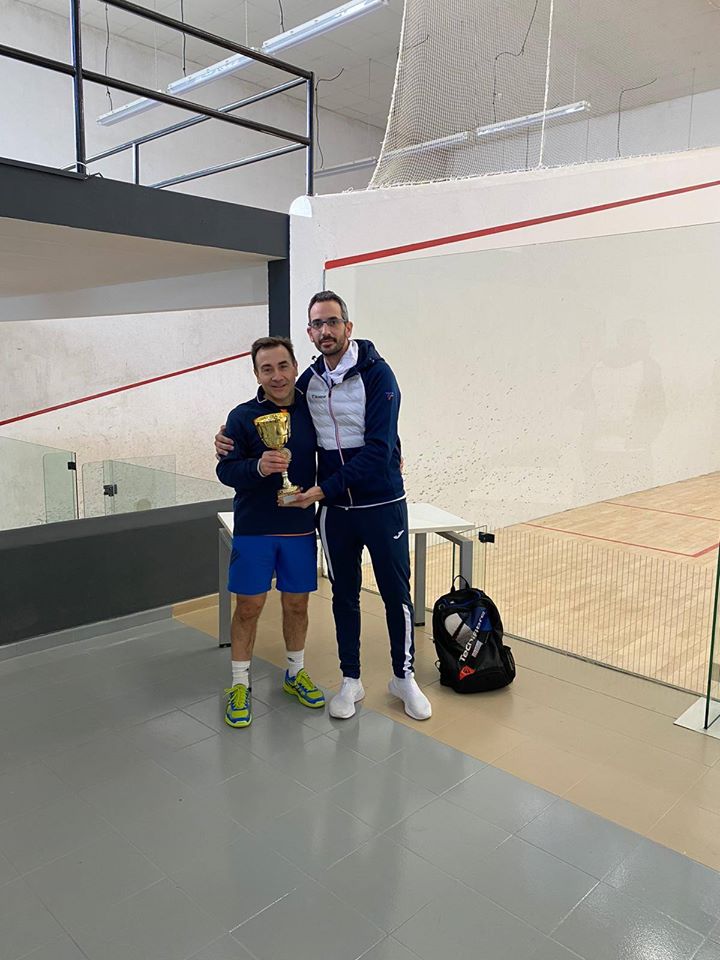 fsquashcv's tweet photo. 🔈 🗞 Mucha igualdad y buenas partidas en el Master Autonómico jugado este fin de semana en 📌Club de Campo K7

🏆 Campeón Esteban Villalva
🥈 Subcampeón Ernesto Revert
🥉 3ª Dani Miralles 

#Master #Squash #ComunitatValenciana
#ClubSquashValencia #clubdecampovalenciak7 https://t.co/0T5El4LmvH