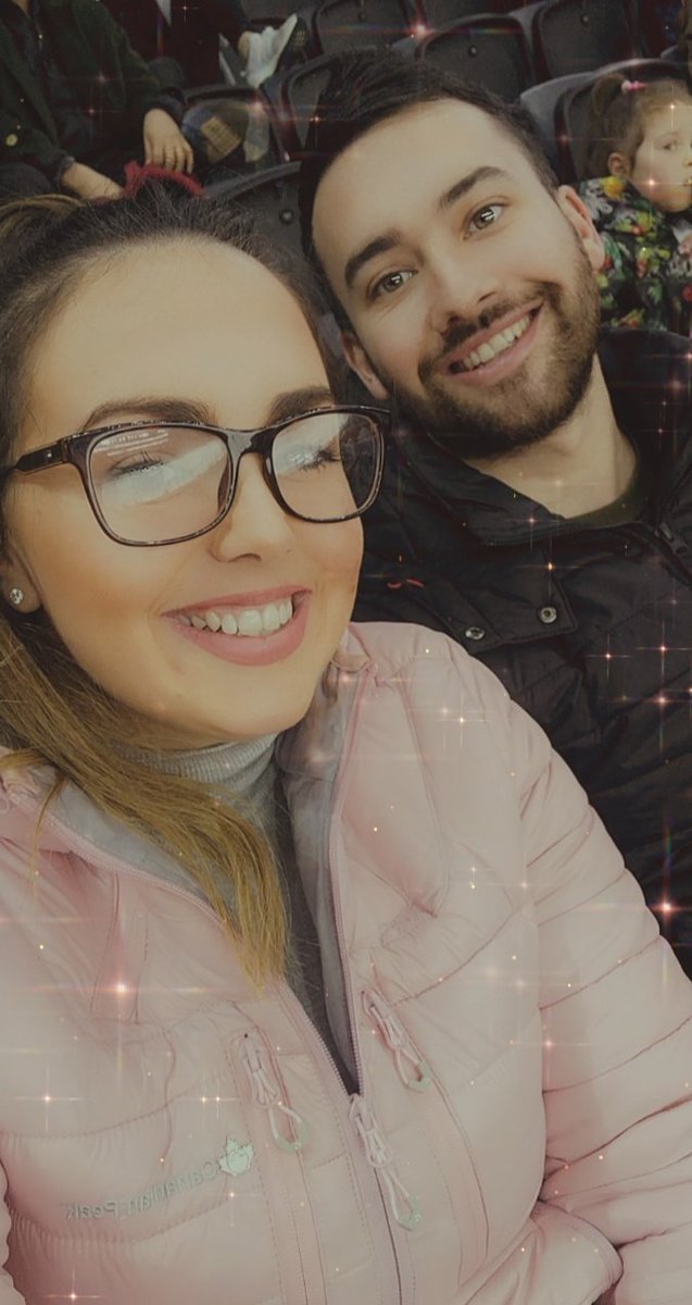 PoppyRebekah's tweet photo. Game Day 👏🏼 #giantselfie #letsgogiants #belfastgiants https://t.co/Kv5OxyBsmM