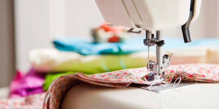 afrofashionev's tweet image. COUTURE
_______________
Une couture est l&apos;assemblage de deux ou plusieurs pièces à l&apos;aide de fil à coudre, soit manuellement avec une aiguille, soit en utilisant une machine à coudre ou une surjeteuse.

Source:  Wikipédia
_______________
fashionevangelist.com
#fee 
#ModeSpace