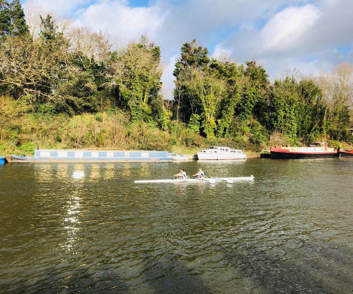 SHHSHammersmith's tweet photo. Well done to our Y12 & 10s competing today @HamptonRowing Head in some strong winds! We are very proud!🙌🚣🏻♀️ #shhsrowing #fulhamreachbc https://t.co/bFx8CnUWnn
