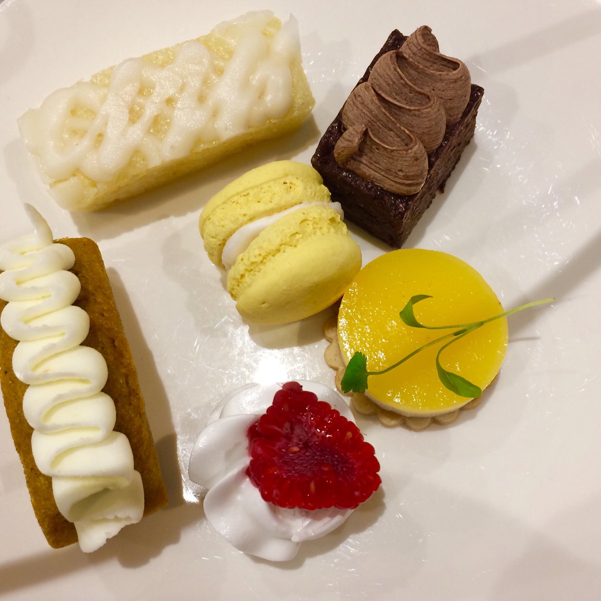 hannahkokoschka's tweet photo. An amazing #vegan #afternoontea @royalcrescent #bath #somerset #sandwiches #scones #bathbuns #cakes and stunning hotel! https://t.co/SSiwGhnuC7