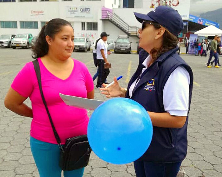 ArcpostalEC's tweet photo. ¡Llegamos al sur de #Quito con las #BrigadasTodaUnaVida! Ciudadanos aledaños al Mercado Mayorista, visitaron el stand de la #ARCPostal para consultar su #CódigoPostalEc. Si aún no conoces el tuyo, ingresa a https://t.co/08AcQx8qd2 o descarga la aplicación para tu celular. https://t.co/epGSMuYrMk