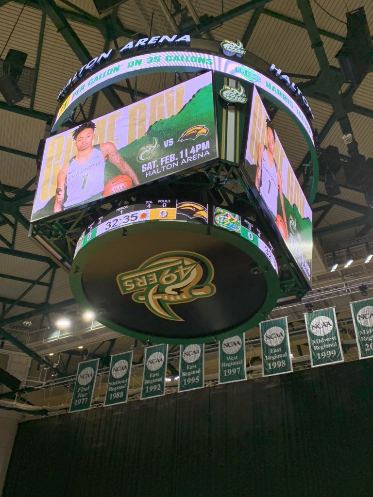 Niner_Maria's tweet photo. Gameday at Halton! Can’t wait to see our ladies in action, let’s get Southern Miss! 🏀💚 @CharlotteWBB #GoNiners https://t.co/2R1AFjffnN