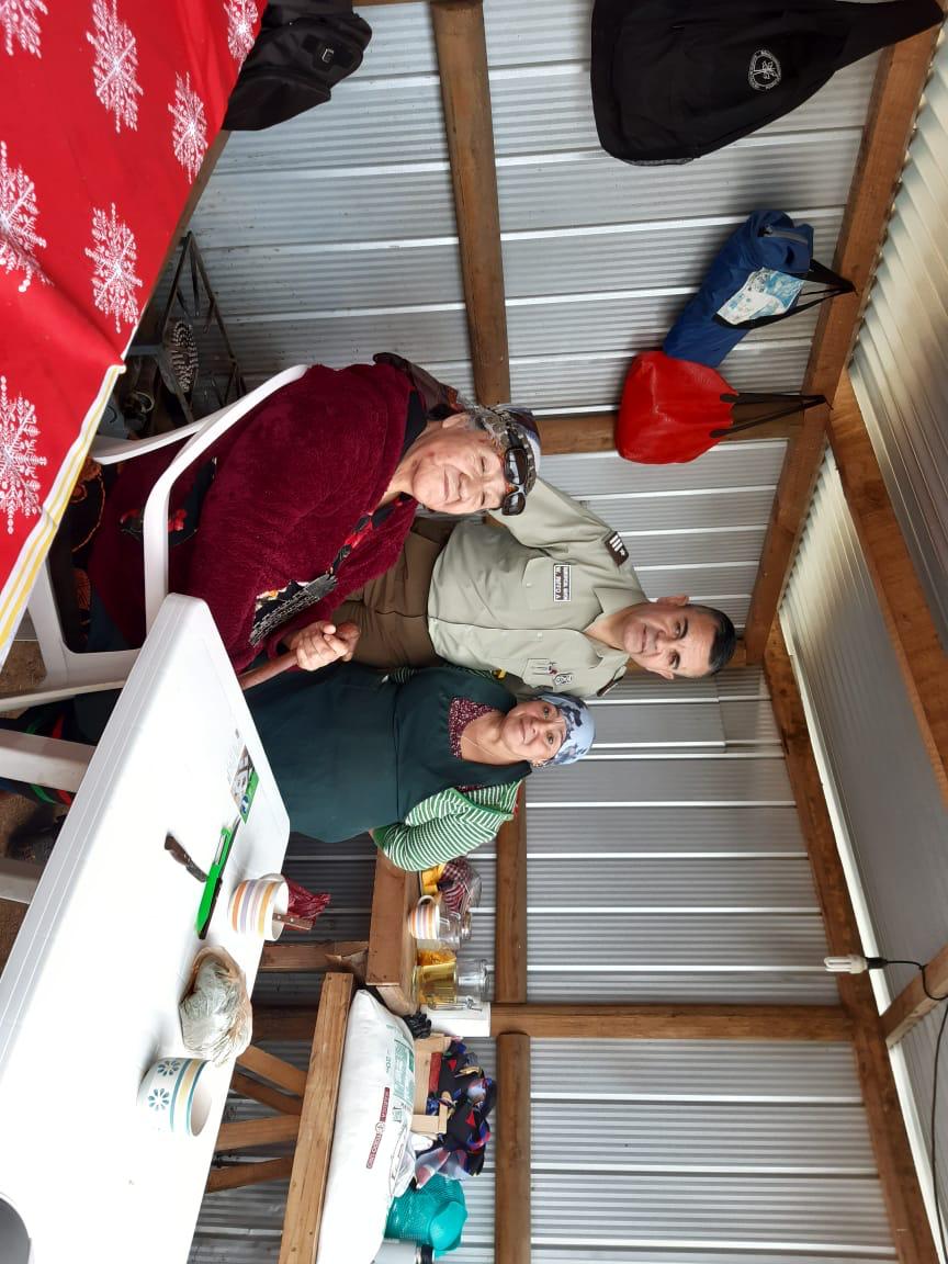 CarabLosRios's tweet photo. #LagoRanco: Carabineros del Retén #Diumen participan de Lepun organizado por las comunidades indígenas del sector #Cayurruca y #Pindaco.
#ElRanco https://t.co/8V6ARI4g8g