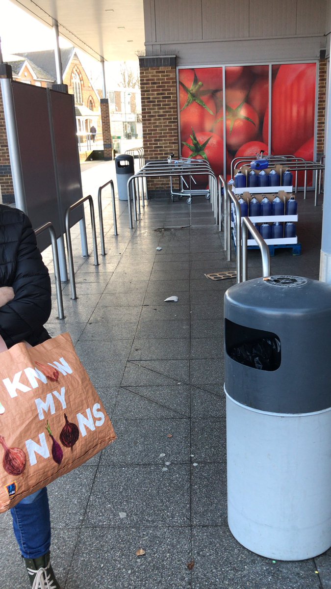 BakingFearn's tweet photo. @AldiUK I’m getting so fed up of having to queue for a trolley at Aldi Yiewsley. It happens every week. Why can’t you buy more trolleys? https://t.co/UfBloyj3Yr