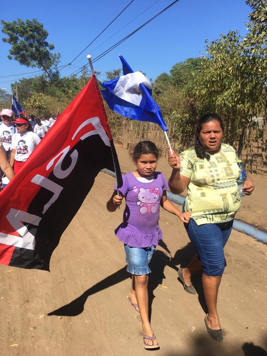 taniasandinista's tweet photo. Mujeres de la revolución❤️🖤
Para la revolución!

Vientre q anida la lucha y q pare  victorias. 

Estas son las mujeres de mi patria #Nicaragua. Valientes. Aguerridas. Amantes de la paz y defensoras de la libertad.

#MujeresPorLaVida 
#NicaraguaTrabajoyPaz 
#PLOMO19
❤️🖤🇳🇮❤️🖤🇳🇮 https://t.co/zi70IWTEk6