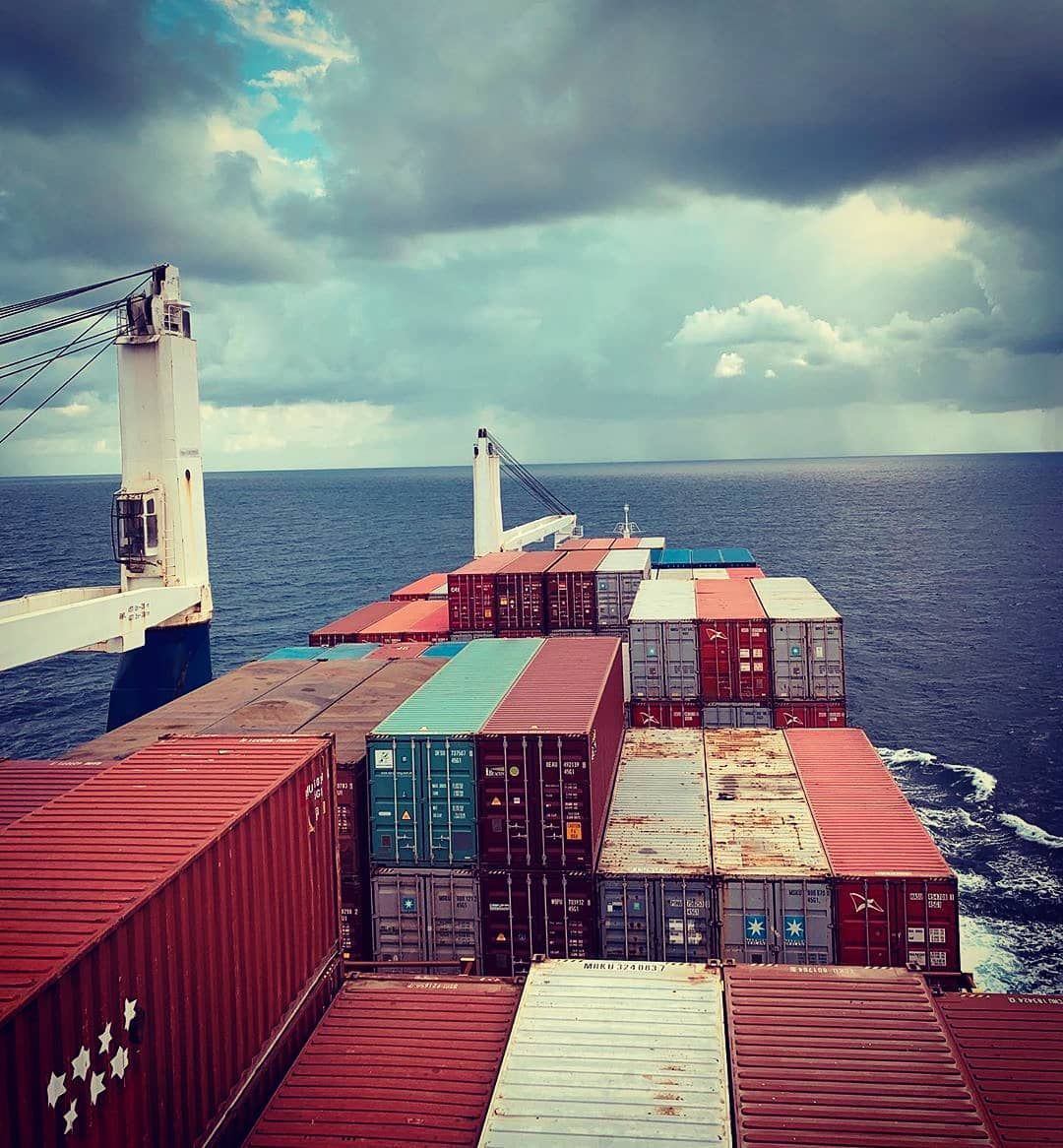 MarineInsight's tweet photo. Container Ship moving towards the destination
CAN YOU GUESS THE TEU??
____________
#containership #ship #shipping #ships #shiplife #sailor #sailing #sailor #sailorlife #seaman #seafarer #mariners #maritime #marineinsight #merchantnavy #marineindustry

Photograph by illia markov https://t.co/nE3CN8J7Xb