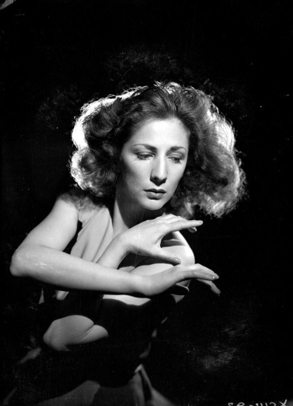 danzaINBAL's tweet photo. Considerada una de las pioneras de la danza moderna en México, #UnDiaComoHoy, pero de 1913, nace la bailarina, coreógrafa y escritora, Waldeen (EE.UU.). 

Entre sus obras más emblemáticas se encuentra “La Coronela” (1940), punto de partida del nacionalismo en la danza mexicana. https://t.co/XIEyFdxoFC