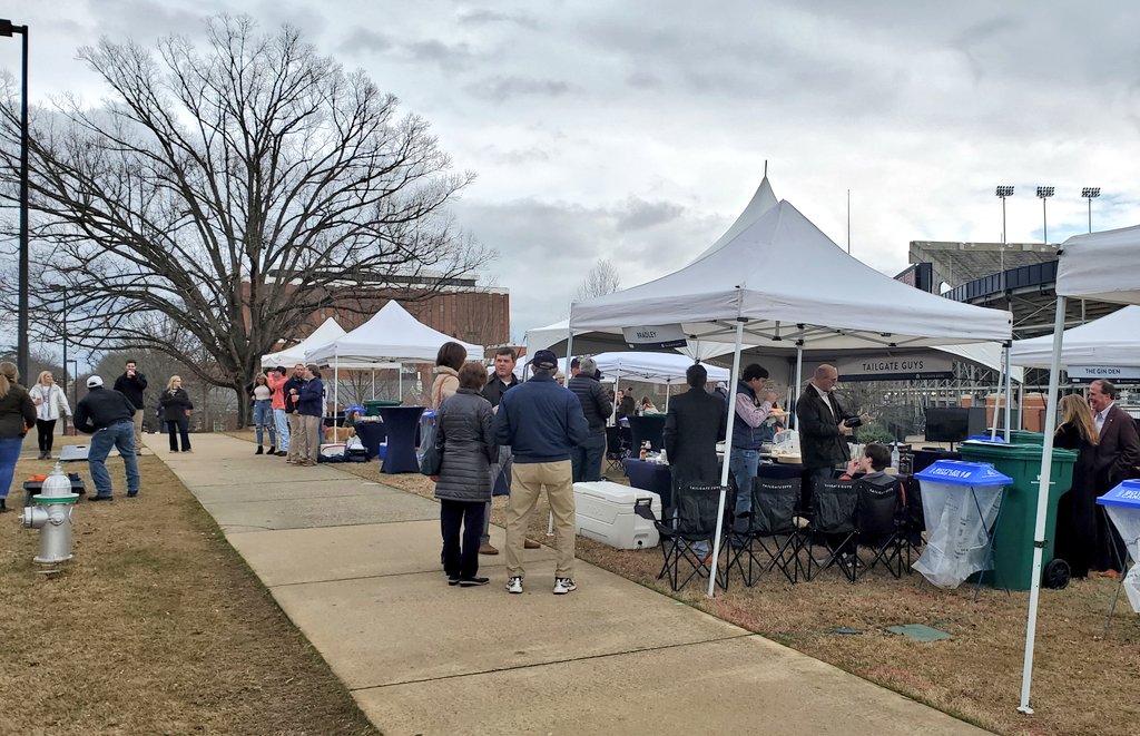 JoshVitale's tweet photo. Basketball season at Auburn. https://t.co/KRcE1c5sG8