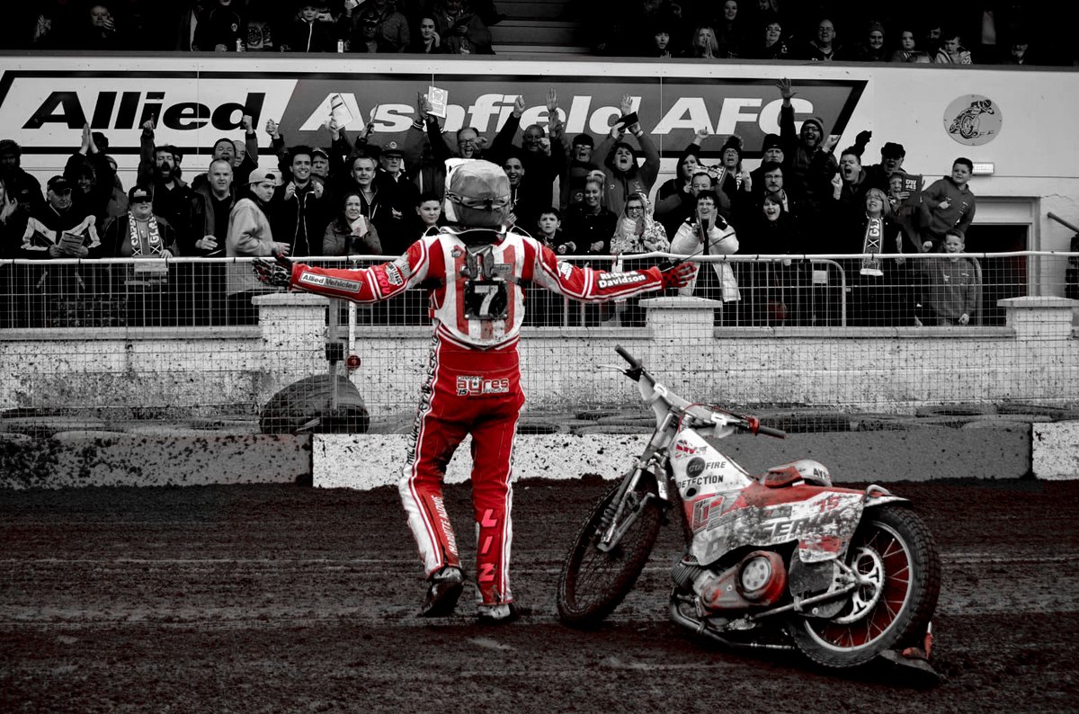 glasgowtigers's tweet image. Everyone at the club is extremely saddened to hear the news that former Tiger and fans' favourite, Danny Ayres, has passed away. 

Our thoughts and prayers are with Danny’s family at this difficult time. 

Fly high, legend. ❤️