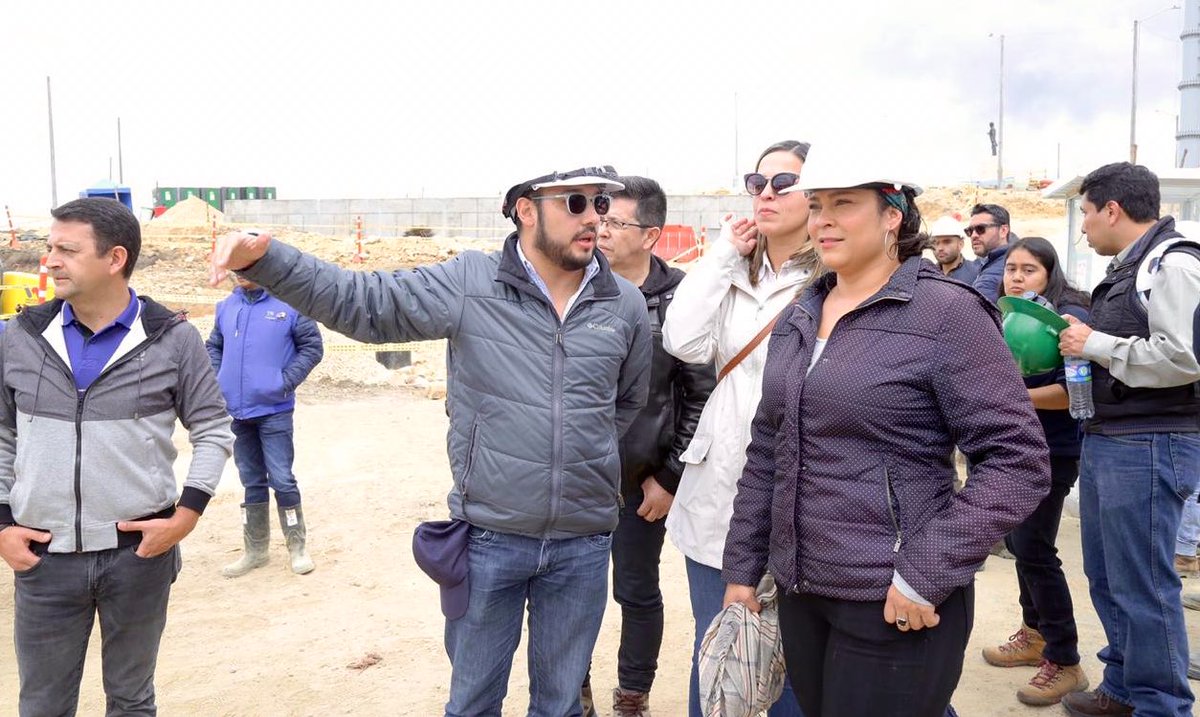 nadyamrangel's tweet photo. Con los equipos de @habitatbogota y @CVPBogota recorremos el sector del Paraíso y el mirador de Illimaní en Ciudad Bolívar. Hacemos seguimiento a la obra, revisamos zonas de alto riesgo y hacemos recomendaciones sobre algunos de los trabajos que se adelantan #BogotáReverdece https://t.co/N8Up7qtR1I