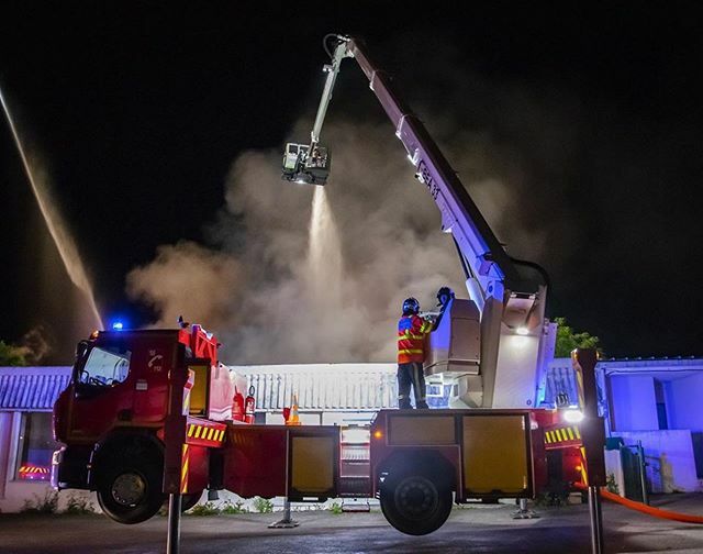 From <a href="/elouen/">Adriane Muenier</a>.bedouet #bomberodesigns ・・・
Feu d’entrepôt ‼️🔥
📆 Mai 2019
🚨 Mise en place du BEA.
.
©ElouenBedouet|SDIS56
.
#sdis56 #pompiers56 #pompiers #sapeurspompiers #pompier #pompiers #firefighter #morbihan #exercice #sapeurspompiers #firefigh… ift.tt/2OjjYFM