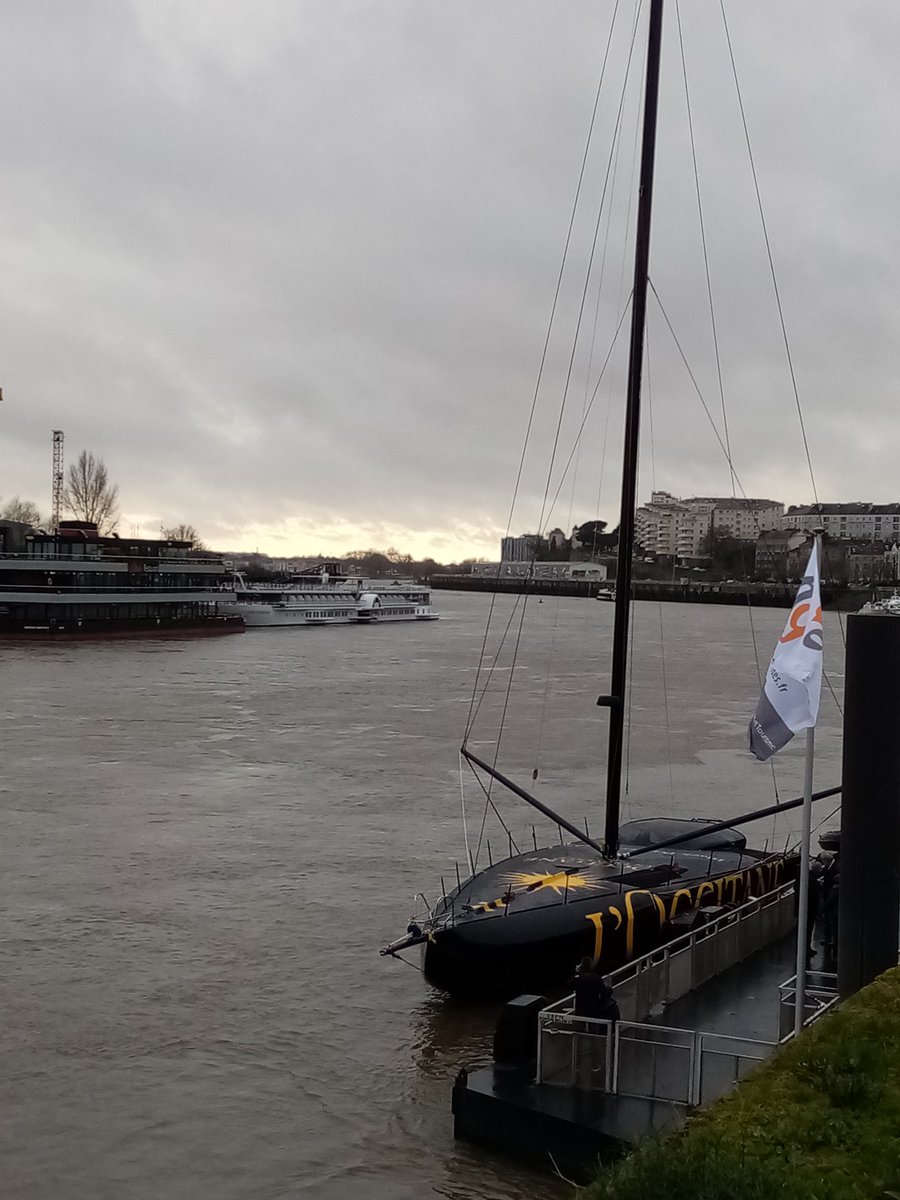 N_Fontaine_ESA's tweet photo. Visite de l'IMOCA de @ArmelTriponSkip, un super projet qui réunit le sport les jeunes de @nantesfr. Destination. @VendeeGlobe https://t.co/QFDcSKEhh0