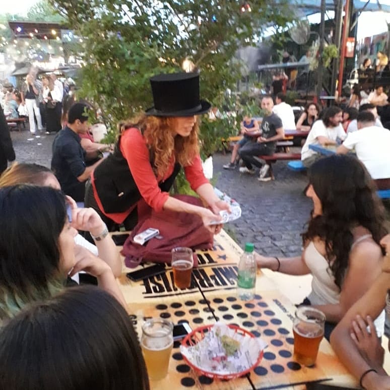 EugeMagia's tweet photo. Festejando el día de la maga y del mago, pasandola genial en el @patiodelecheros.
#eugepalaciomagia #maga #closeup #magiadecerca #femalemagician #magiaentusmanos #magiadebar #magiaderestaurante #diversión #caballito #patiodelecheros #sonrisas #eugepalacio.com https://t.co/H9rbEfK4Sd