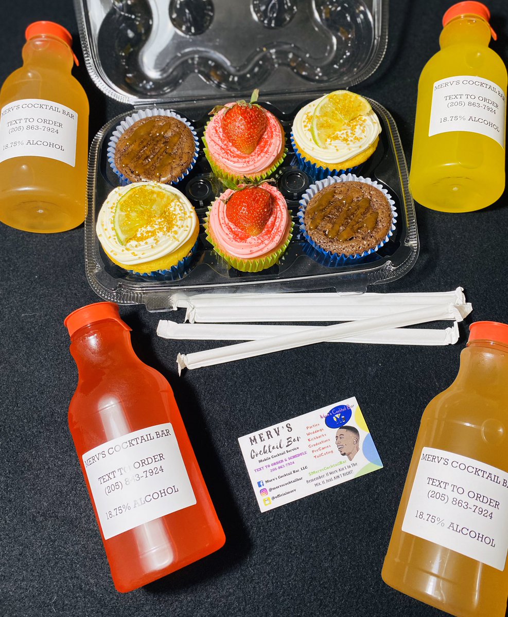 mervkneauxs's tweet photo. FOLLOW MY IG @mervscocktailbar 😈

#BirthdayAssortment #MixedByMerv 
🍓🧁🍋🍹🧉

#BourbonBrownieBombs #StrawberryGreyGooseCupcakes #LemonJoseCuervoCupcakes #MixedDrinks #TheDrinkAssassin 🔪 https://t.co/AmttZQR3Zw