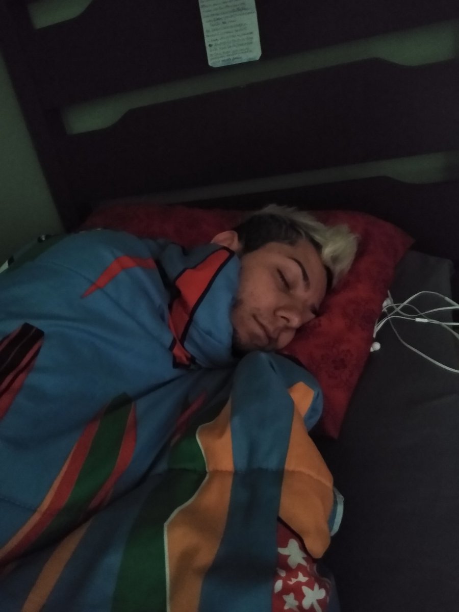 berrecacoelho's tweet photo. Aaaaaaaaa tomanocu tem como não se apaixonar com um nenê dormindo assim? Meu coração num guenta não https://t.co/duOgPHyFCo