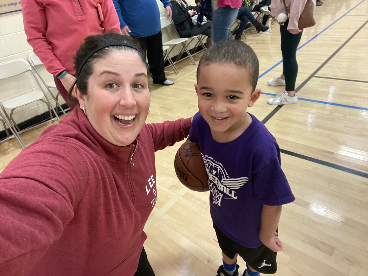 BulldogsPE's tweet photo. Watching a few kids play this morning and ran into one of my favorite kinders! #GoCarterGo https://t.co/tviqrwQCnb
