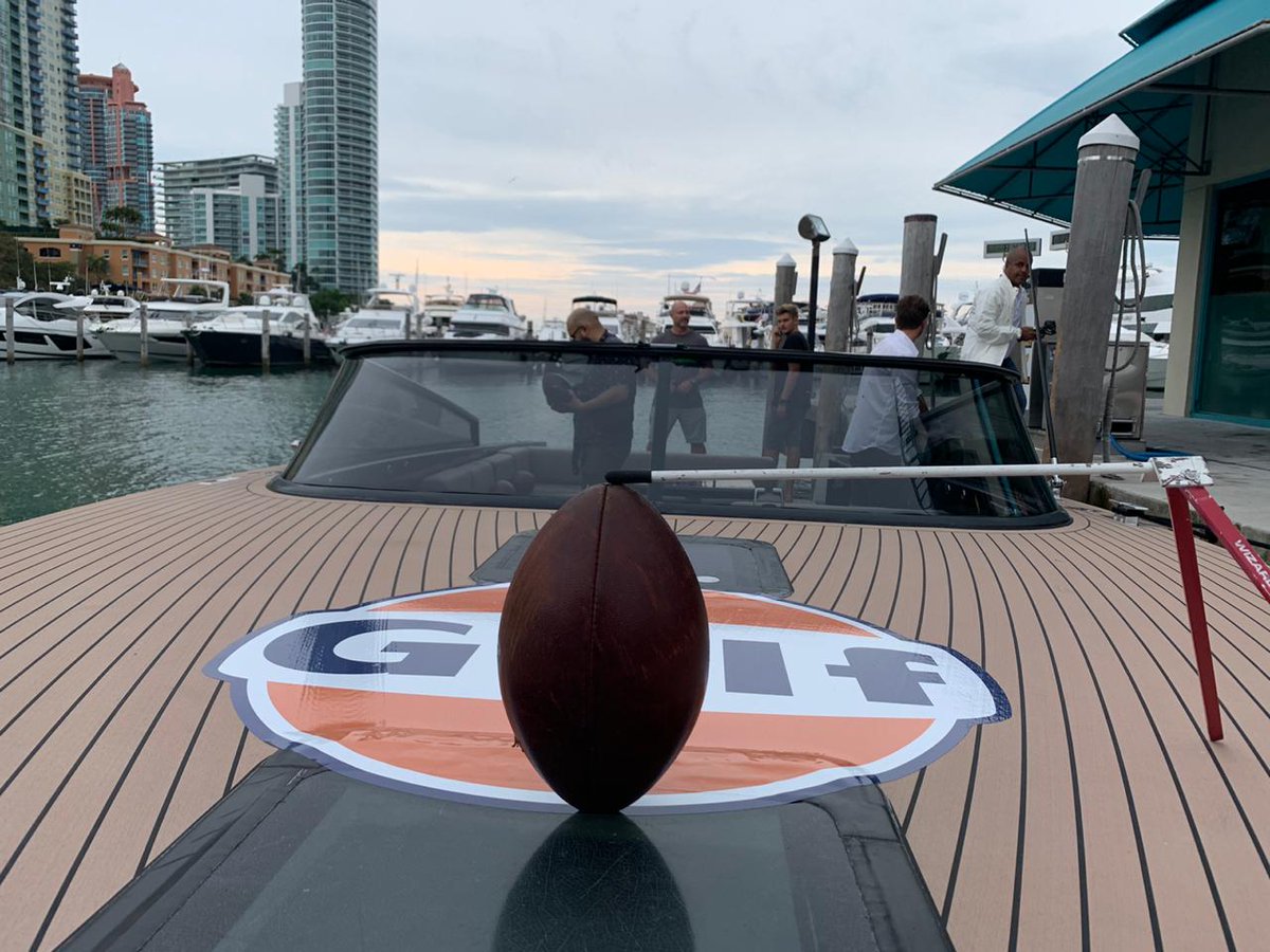Gulf_Mx's tweet photo. ¡Gulf celebrando este #SúperFin en Miami! 🏈🏁
.
.
.
.
#GulfEnElBigGame #BigGame #SuperPartido #MayorRendimiento #CombustibleNoGasolina #GPlus #Greenvolution #GulfMéxico #OrgulloGulf #GulfMexico #GulfRacing https://t.co/6X2r9aZkIl