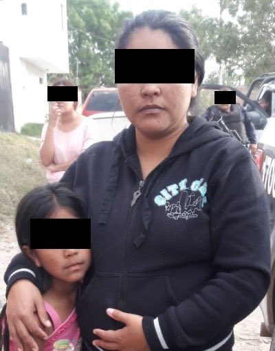 JaliscoRojo's tweet photo. NIÑAS CUIDEN A SUS MAMÁS

En la zona del cerro del gato un sujeto se llevó en una moto a 2 niñas de 6 años de edad diciéndoles que les daría dinero, y tras 30 minutos de búsqueda policías localizaron a las menores caminando en la calle, están sanas y salvas. https://t.co/2dUwFXtbZf