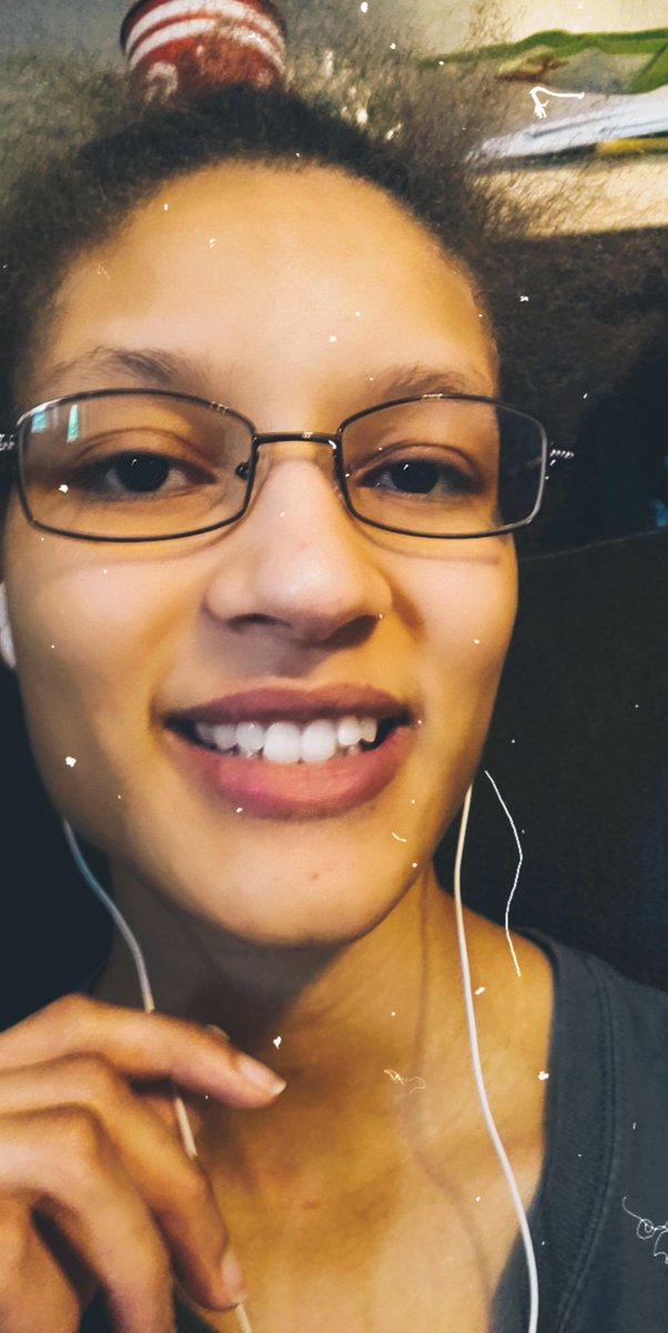 WeAreOneEmbrace's tweet photo. @Harry_Styles Happy Birthday, Harry Styles! I dreamt you passed me on the street last night and you were sad or upset in my dream. I hope today is a very good day for you, anyway 💜 Ilysm. Xoxo. 💋 I'm showing my face so you know the face of one of your biggest fans. #fanofYOU 💛 https://t.co/aRQf3Z6rkV
