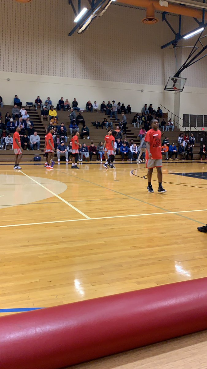 alleyesonuhoops's tweet photo. 30 mins till tip in game 1... #redhawkshowcase https://t.co/8dAWX89DNn