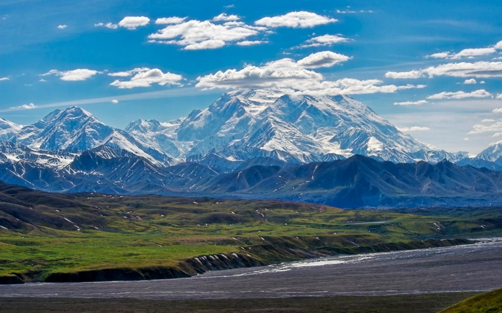 TravelLeisure's tweet photo. Why Alaska is the perfect summer vacation spot https://t.co/0RgZTA1hY4 https://t.co/QXjFF4w8Gl
