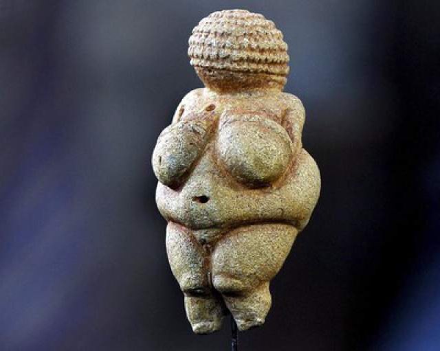 gisaelesan's tweet photo. La Venus de Willendorf 💜@_PenelopeHN #dcreativo https://t.co/VS6MYCl6p6