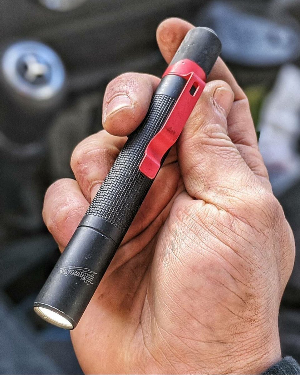 Rheroes911's tweet photo. How many of these @milwaukeetool pocket flashlights have you lost? I'm on number 6.

📸: @montrealsparky https://t.co/3sjMNttgZL