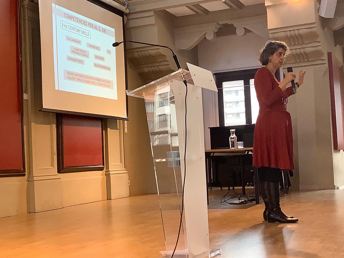 erro_toni's tweet photo. @MartaCasasCasta a la jornada per parlar de les Escoles Públiques de Manresa. #XAFEP - Equitat no és donar a tothom el mateix; és donar a cadascú el que necessita per arribar a la igualtat.
Molt interessant! 👏👏
#educacioXXI
#ODS4
#Agenda2030 https://t.co/AHbKLCTx1I