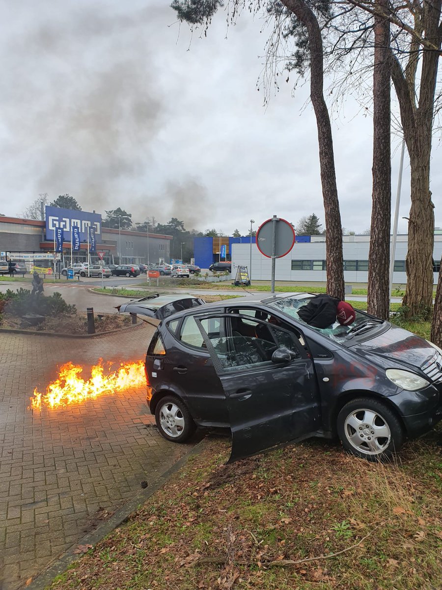 KvLambalgen's tweet photo. 24 uur dienst @BrandweerZST met leuke oefening en hopelijk wat uitrukken. #brandweer #zeist https://t.co/uhKx6Wt9Y0