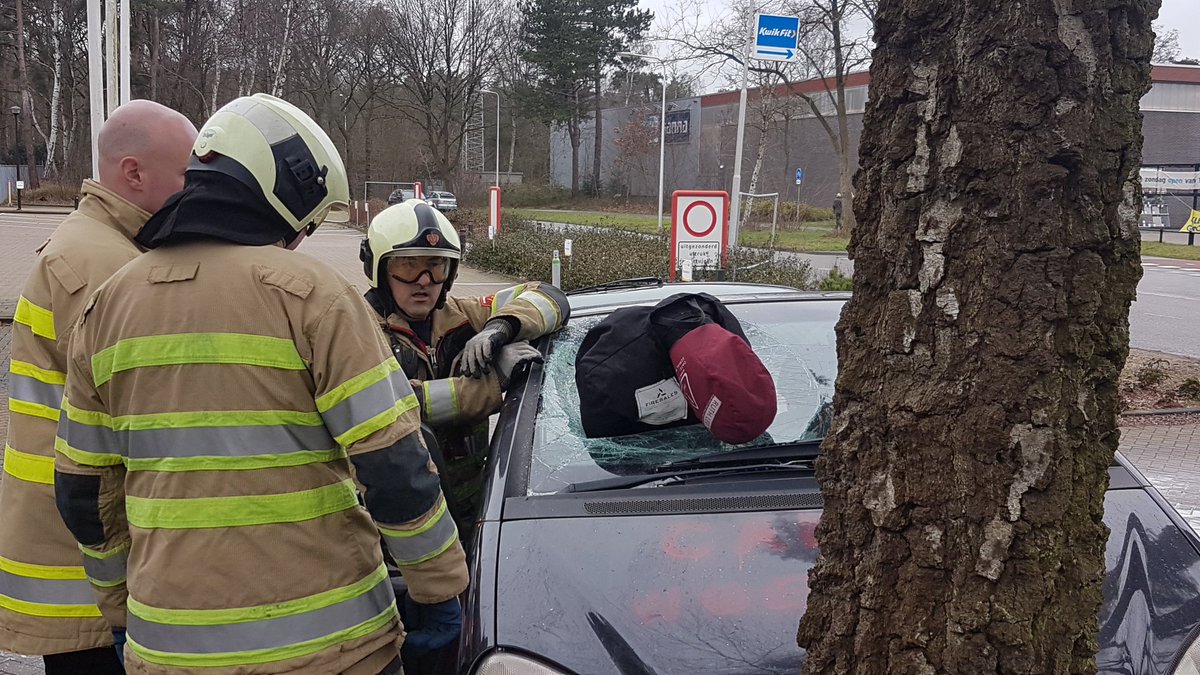 KvLambalgen's tweet photo. 24 uur dienst @BrandweerZST met leuke oefening en hopelijk wat uitrukken. #brandweer #zeist https://t.co/uhKx6Wt9Y0