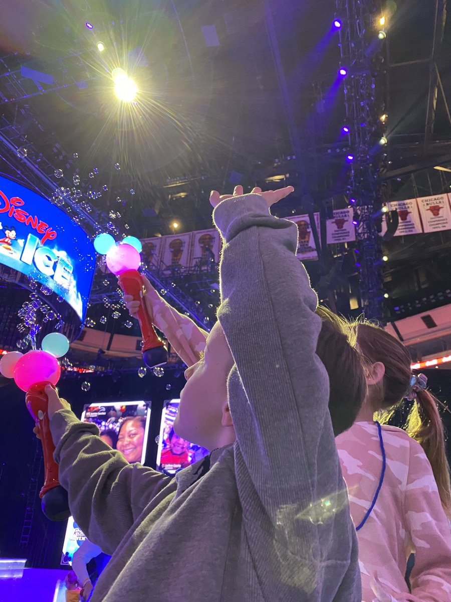 BrookeAppl's tweet photo. #disneyonice https://t.co/Jzz6NmrVVW