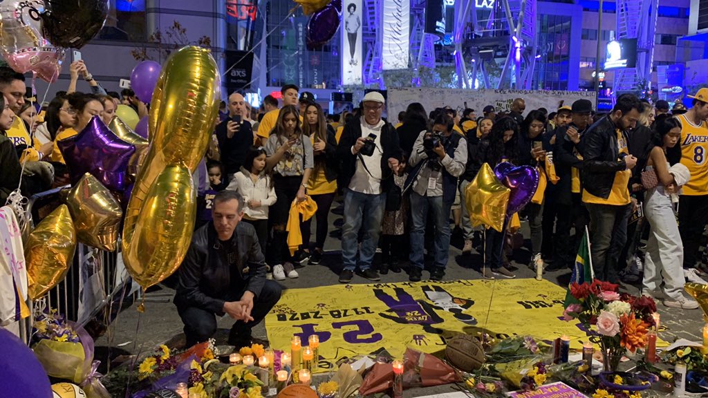 Mayor Garcetti laying flowers for Kobe Bryant outside the Lakers Game last night at Staples Center.