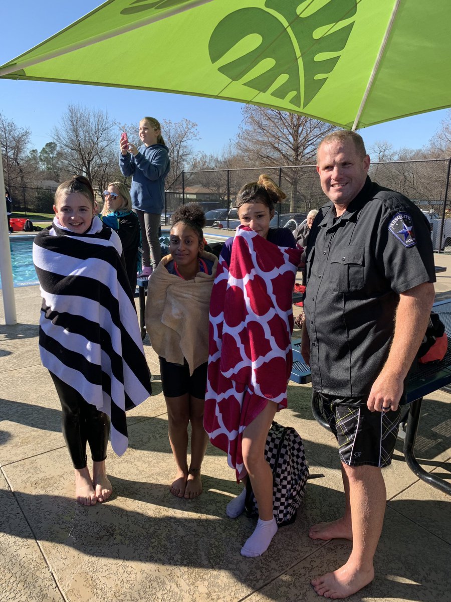 Todd58990312's tweet photo. Lady Mustangs and Officer Cook taking the plunge for Special Olympics!  #mmsbelieves https://t.co/SxeNKgSJfS