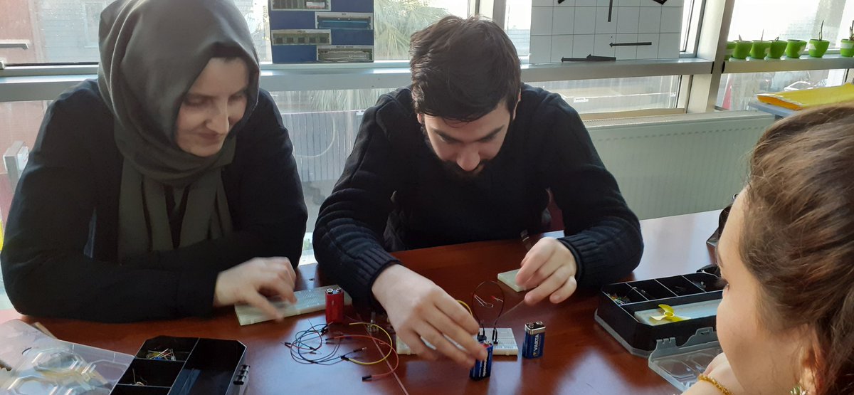 KorkmazDevran's tweet photo. #iauRobotikKodlama
Robotik kodlama eğitimi 3. gününde Arduino ile devam ediyor.
 @IAUKampus @iautanitim @iauokuloncesi @EgitimIau @iau_egitim @iausem @arduino @codeorg @iauankara @xserkanyaman @Zkan92 @vuraltunahann @BelmaTugrul @hamideertepinar @AYLINSOZERCAPAN https://t.co/TZPmlPAu5F