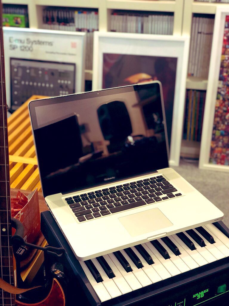 UESN2's tweet photo. 9年間？苦楽を共にしたMacBook Proが逝かれました…涙 https://t.co/LGSVbQsdk2