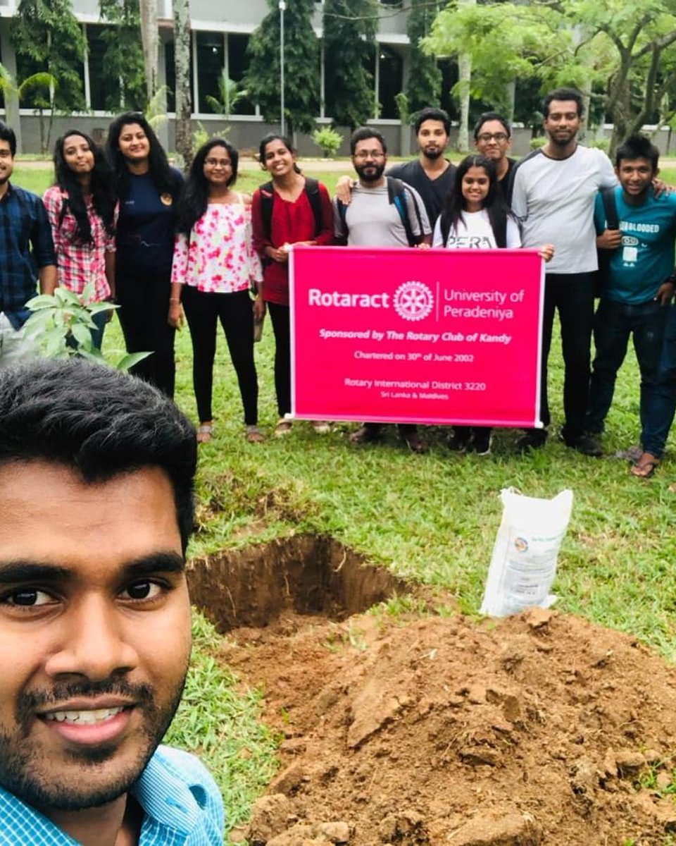 Rotaract3220's tweet photo. There are various ways to celebrate an important day. @Rotaract_3142 joined with #Rotaract3220 to plant #1000trees celebrating International Nelson #MandelaDay @Rotary #Rotaract #Rotaract3142 #SriLanka #lka #GreenEnvironment #RotaractorsInAction #WeAreRotaract https://t.co/tO50cOOeQN