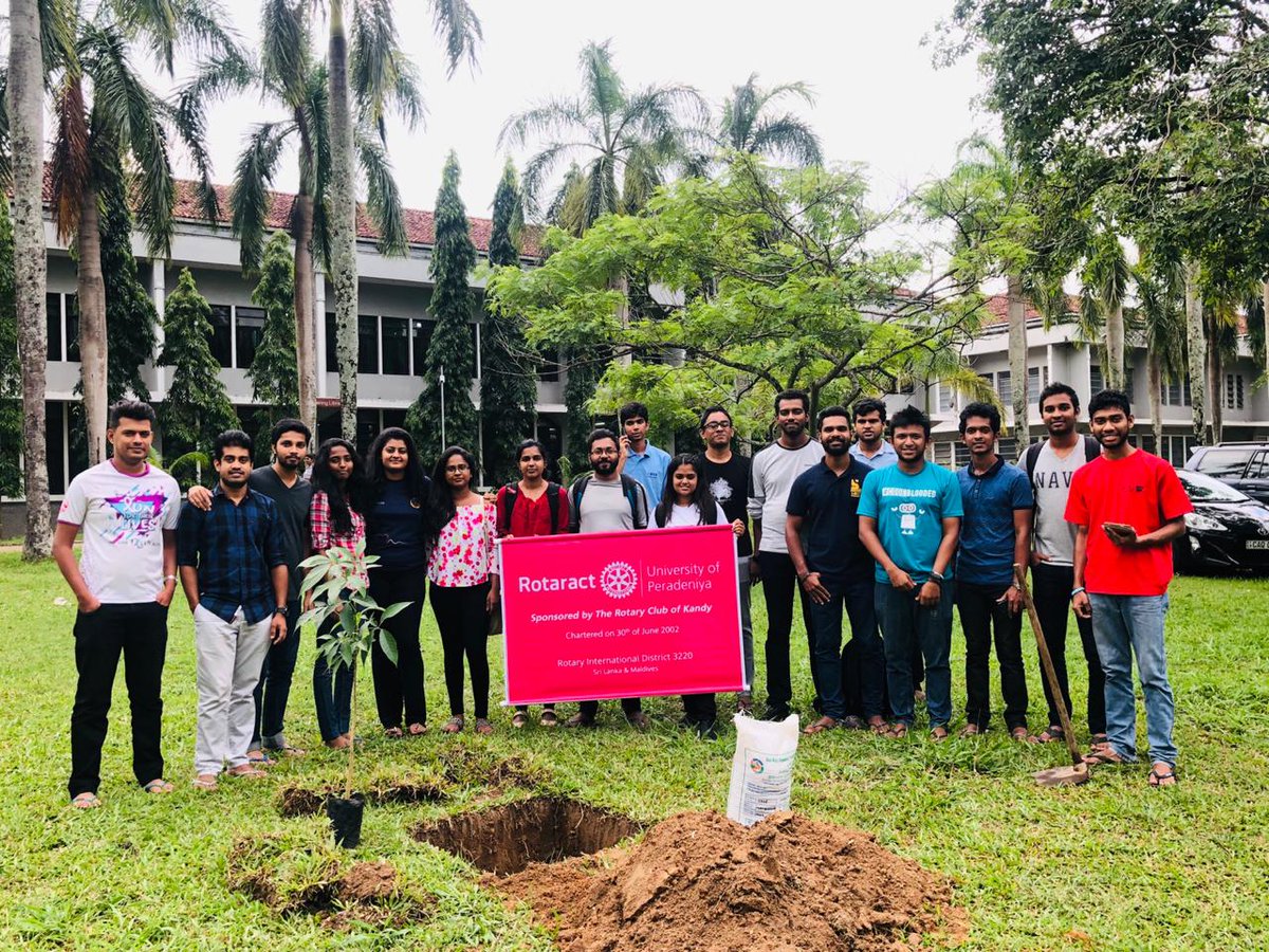Rotaract3220's tweet photo. There are various ways to celebrate an important day. @Rotaract_3142 joined with #Rotaract3220 to plant #1000trees celebrating International Nelson #MandelaDay @Rotary #Rotaract #Rotaract3142 #SriLanka #lka #GreenEnvironment #RotaractorsInAction #WeAreRotaract https://t.co/tO50cOOeQN