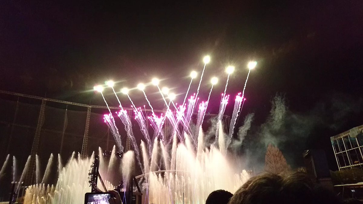花火と噴水