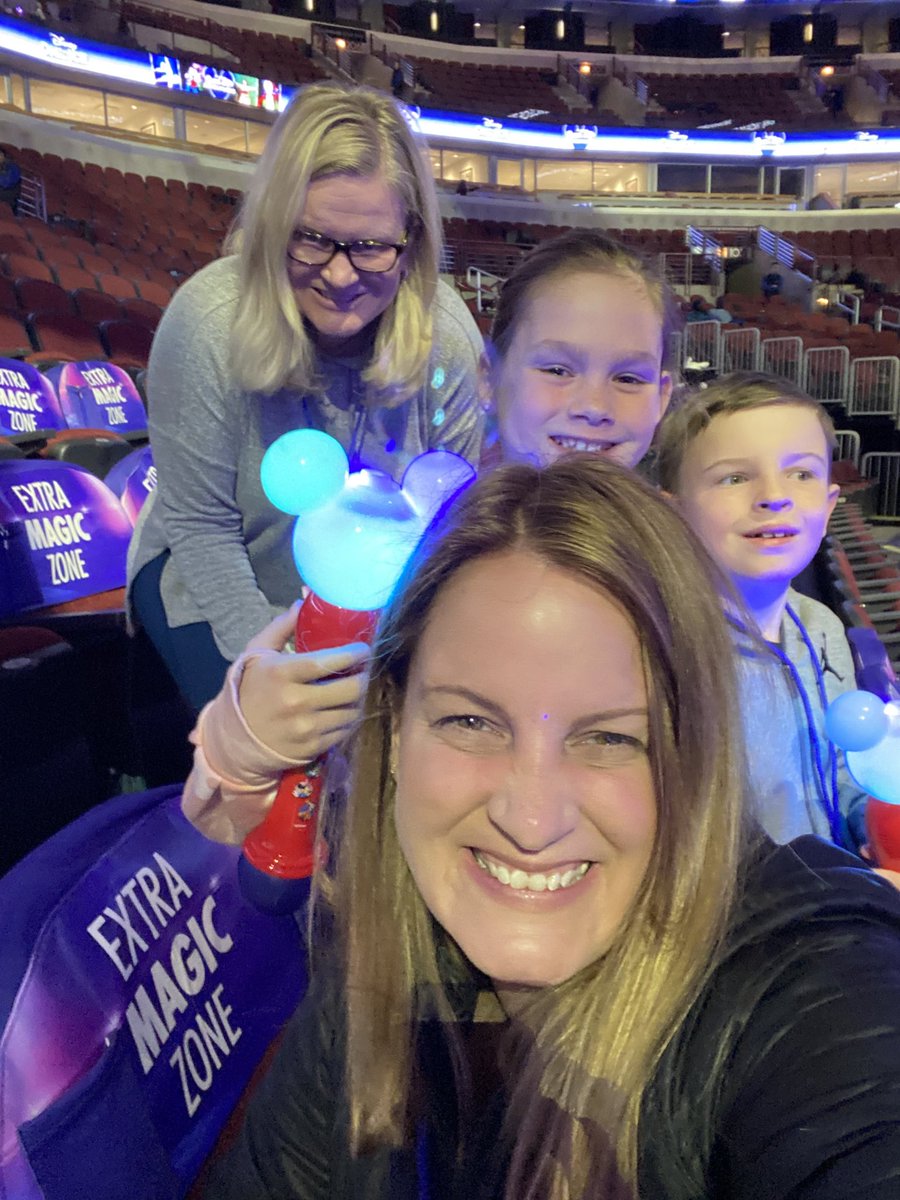 BrookeAppl's tweet photo. #disneyonice https://t.co/g7lkVvIPOl