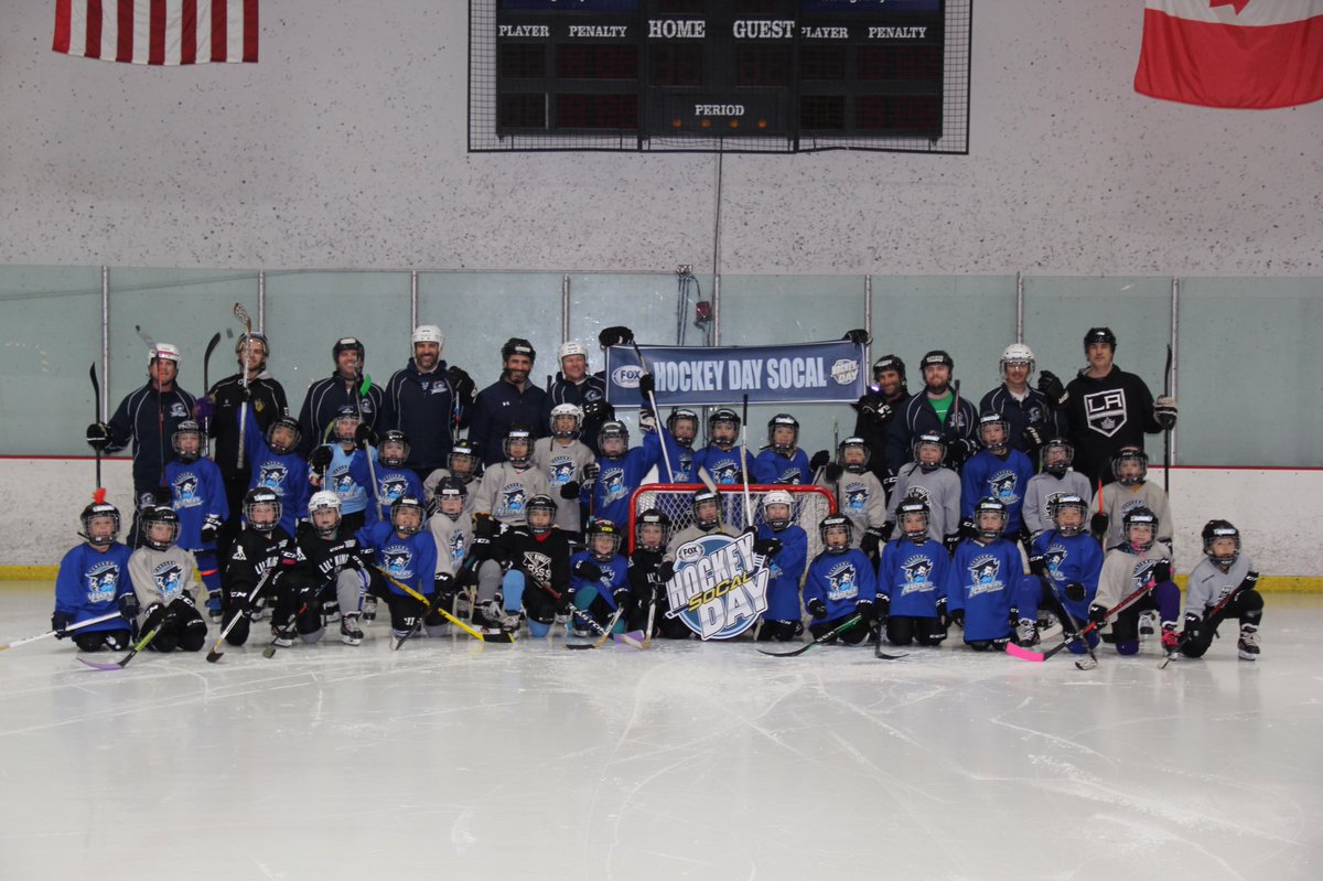 The Mariners hockey team, at the Simi Valley Iceoplex, are ready for