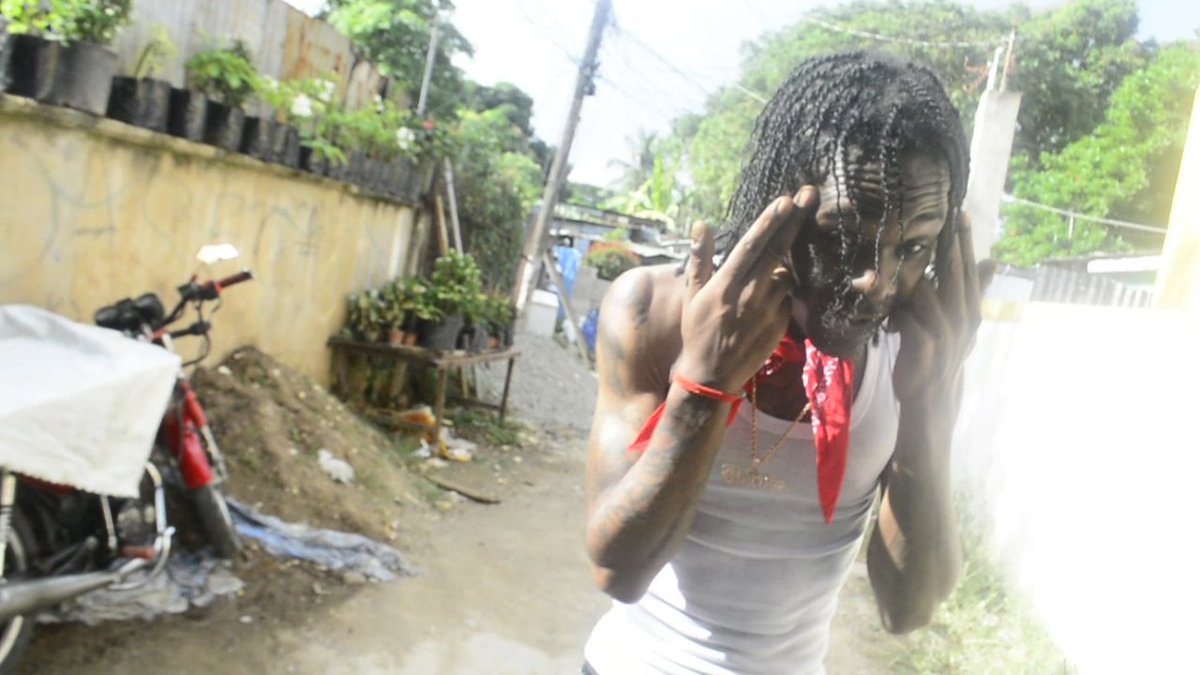 ComplexOriginal's tweet image. Checkout New Video "RAIN" @hookkingtwo directed by Me. youtu.be/SrleedDmW2w #UnrulyEnt #OVO 🤘🏾🦉 @PopcaanMusic