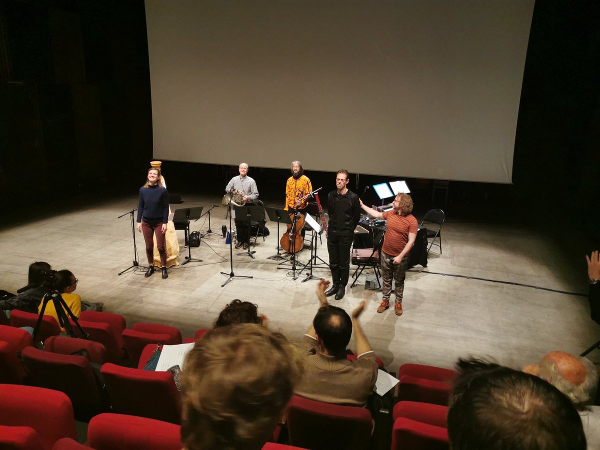 Ensemble_inter's tweet photo. Sound Kitchen c'est fini ! Merci d'avoir été nombreux pour partager ce Grand Mezze musical @104paris @biennalenemo @EricMariaCout #JonathanPontier https://t.co/D0XhwAQhqR
