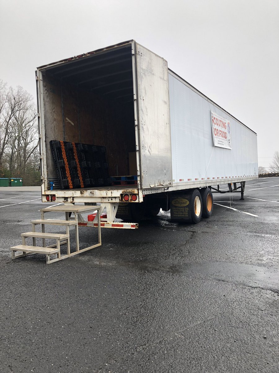 LexiWilsonTV's tweet image. 5,000 local Scouts went door to door today for #scoutingforfood. The food collected will being going to families in need! @wcnc