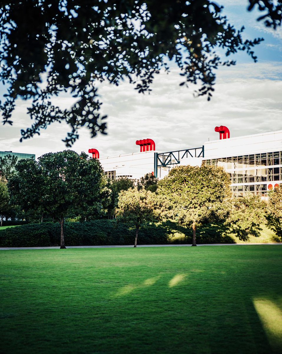 Spend your sunny day this way- enjoy Discovery Green and all that it has to offer during your stay at the JW Marriott Houston Downtown. ⠀
#JWHoustonDWTN #DiscoveryGreen #Houston