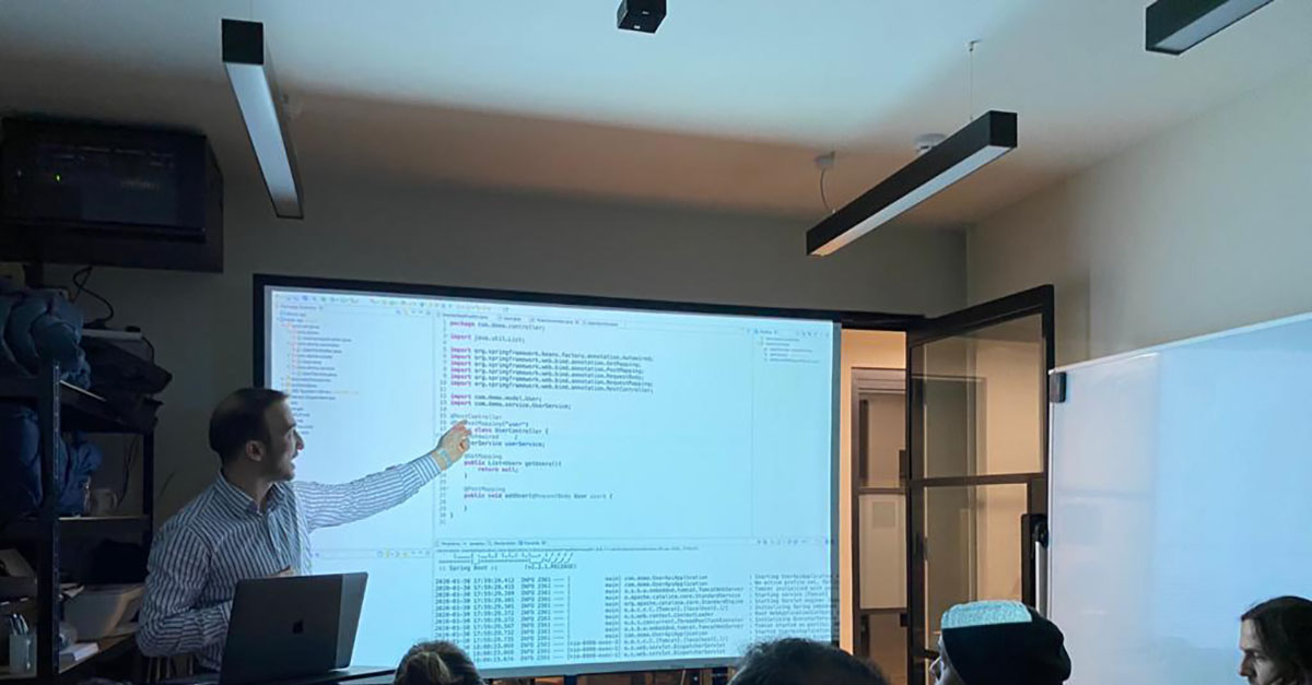 zero2hero_uk's tweet image. The #Microservice with #JavaSpringBoot by Mr Mert ESEN from Brave Wind was great. He presented about,
What is an API? What is REST API and how does it work?
What are the HTTP METHODS in Implementing a web service with SPRING BOOT? WHY REST API IS SO POPULAR?