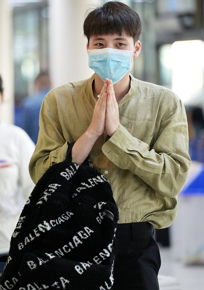 nham_23's tweet photo. Ò! balo ẹp nhờ 55555
Hotel đồ ha, giường đôi hai gối chắng tình đồ ha. Em nào đã có Girlfriend, em bận rộn lém, em ko có thời gian, em muốn tập chung cho công diệt, em còn cu đơn...55555+
#2wish https://t.co/dQUpgvyyF7