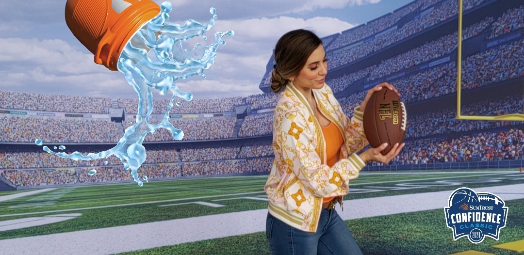 AlexaOlavarria's tweet photo. #TruistAd I’m in #ConfidenceClassic Stop by @SunTrust Now #Truist Booth in the Tailgate Zone for a commemorative photo 😊🙌🏈 #ConfidenceWins https://t.co/ZV4c8GNezx