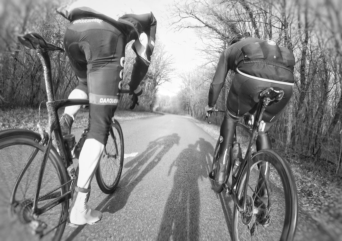 manudesrafa_l's tweet photo. Après la pluie vient le soleil mais il y avait encore beaucoup de vent ce samedi après-midi @max_wheel_ @ShimanoROAD @CastelliCycling @GarminFrance @ScottSportsFR #rafalsocks #rafal #leteamrafal #castellicycling #castellifrance #garmin #virbultra30 #scott #shimano #maxwheel https://t.co/GCDRYxFnbB