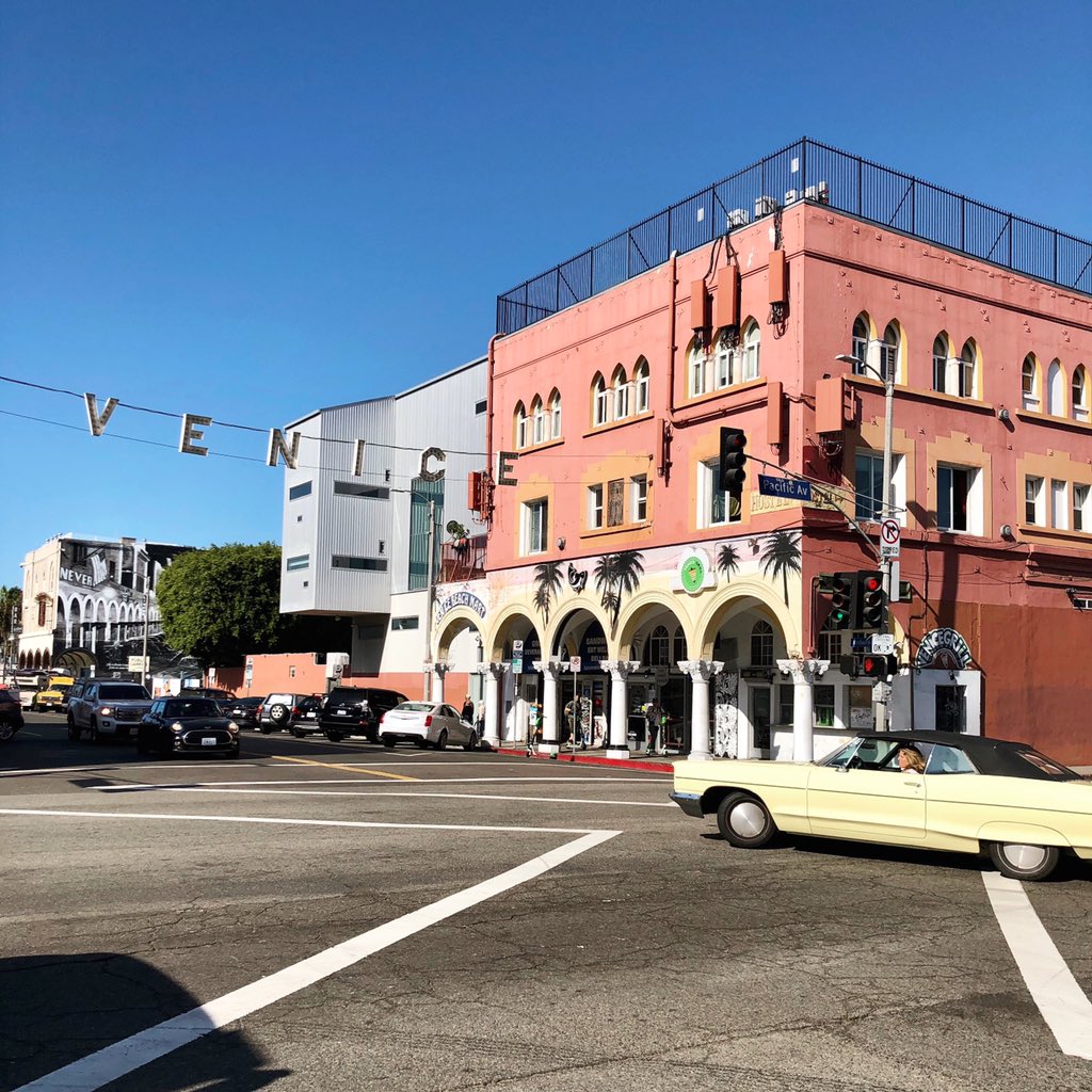 planetvenice's tweet photo. Good morning from Venice Beach Hostel! #goodmorning https://t.co/Ra67EFubVA